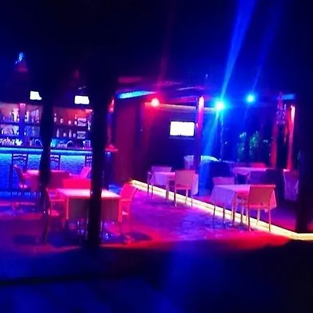 מלון Hidden Garden 2*