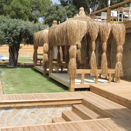 מלון Hidden Garden 2*