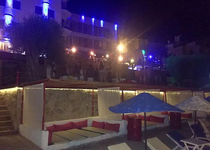 ホテル Hidden Garden 2*